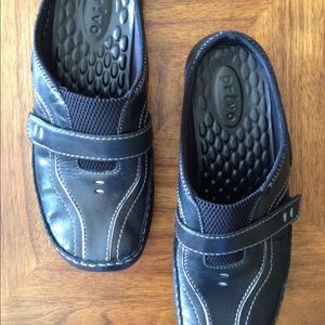 Privo by Clarks black women's leather slides